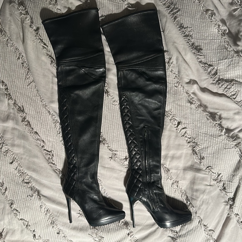Burberry OTK black leather boots, 7 US, 37.5 EU. Worn 4 times, excellent cond. - Picture 2 of 14